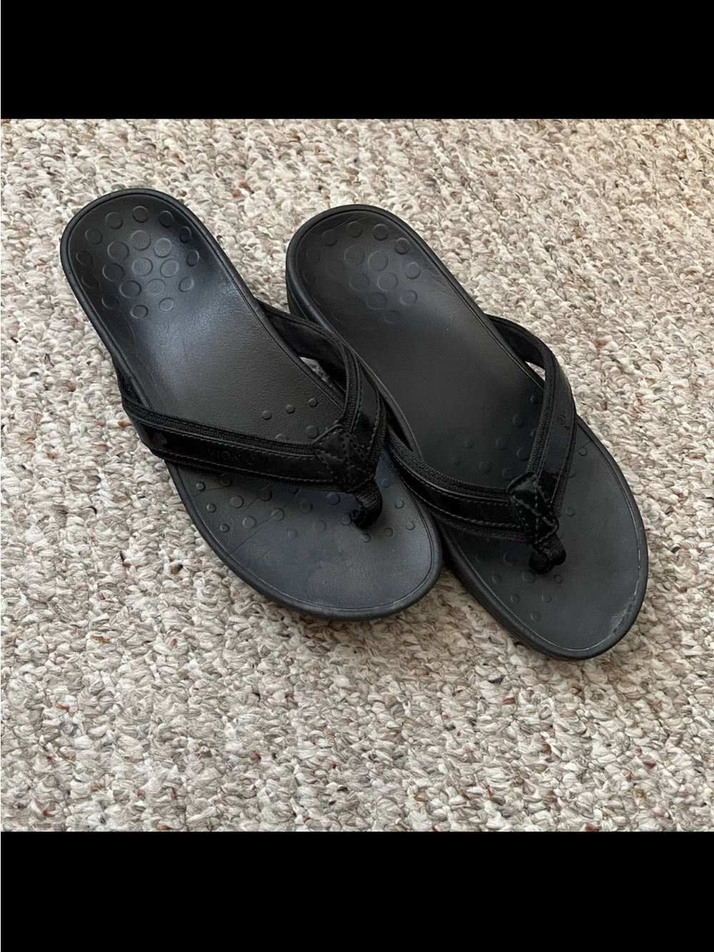 Vionic Men's Black Flip-Flop Sandals